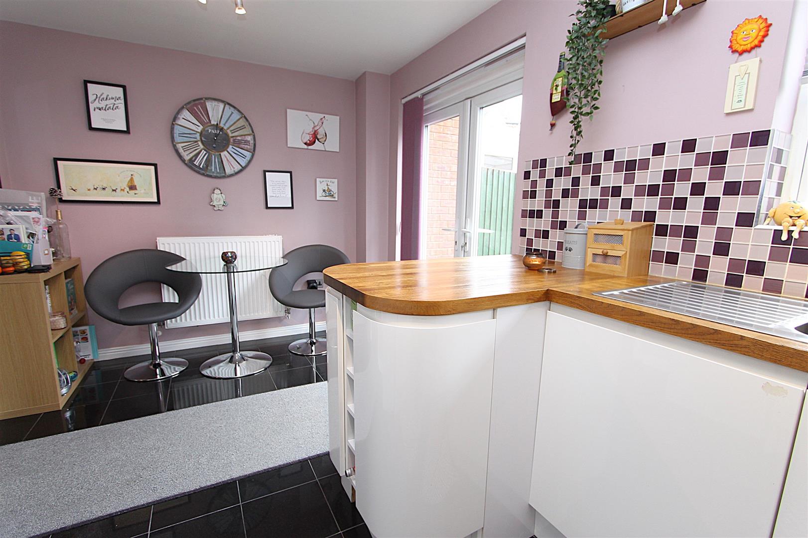 3 bed property in Holly Court, Kidderminster